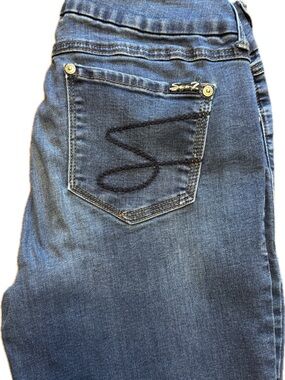 Seven7 Women's Mid-Blue Skinny Jeans with Embroidered Back Pocket